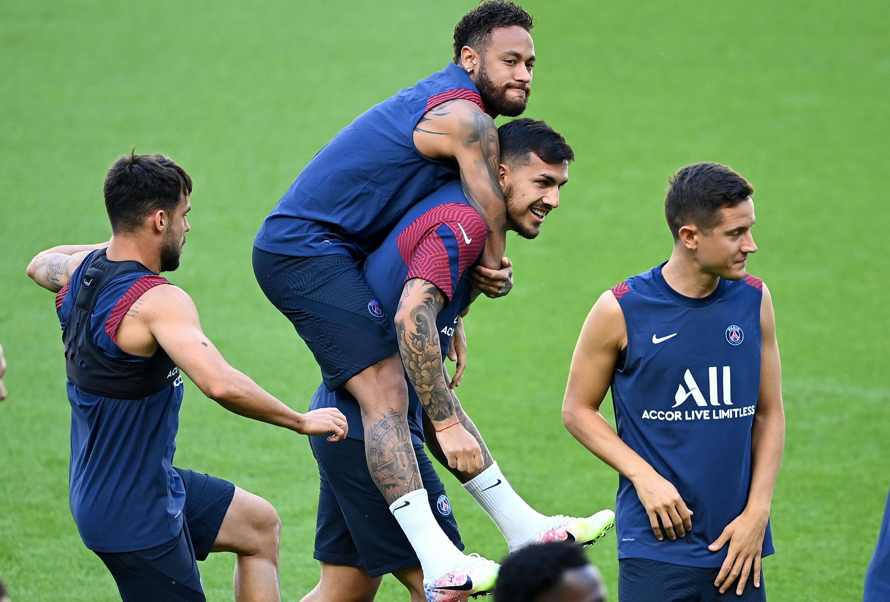 包含转会期体能课后；浙江稠州调整名单备战法国杯；目标明确；医务组通报恢复的词条